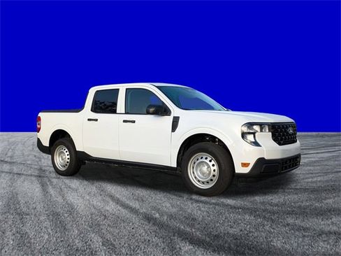 Used 2025 Ford Maverick XL image 2