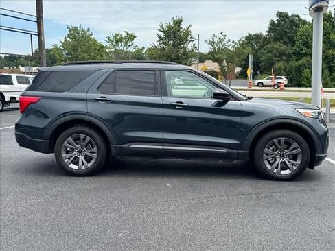 Certified 2022 Ford Explorer XLT w/ Equipment Group 202A AWD/4WD image 3