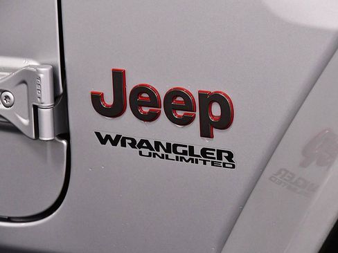 Used 2022 Jeep Wrangler Unlimited Rubicon w/ Cold Weather Group image 10