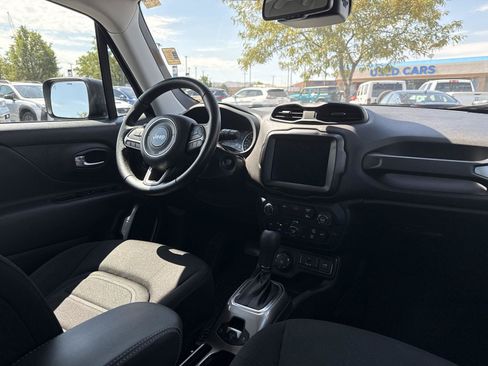 Used 2022 Jeep Renegade Latitude w/ Convenience Group AWD/4WD image 17