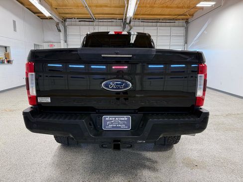 Used 2019 Ford F250 Lariat w/ Lariat Ultimate Package AWD/4WD image 3