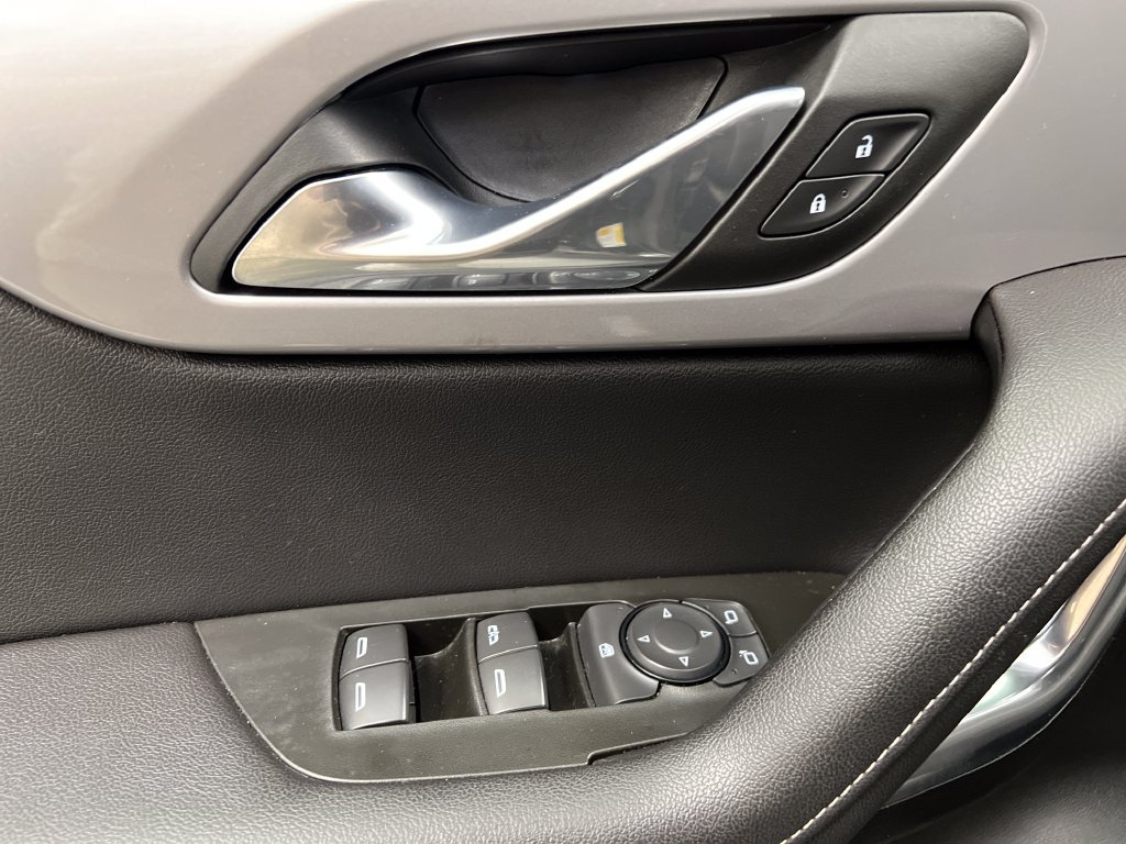 Used 2025 Chevrolet Blazer LT FWD image 15