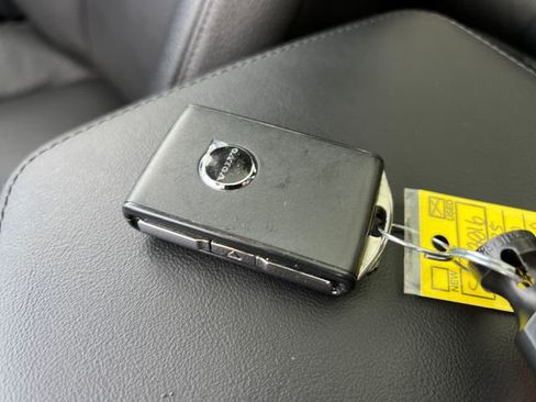 Used 2025 Volvo XC60 B5 Plus image 34