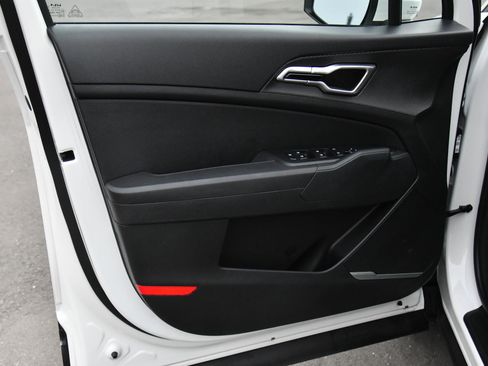 Used 2024 Kia Sportage LX image 13