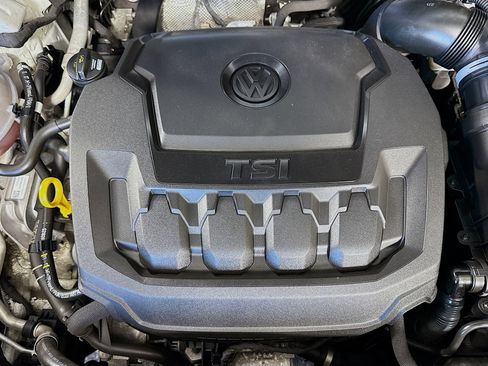 Used 2018 Volkswagen Tiguan SEL Premium image 39