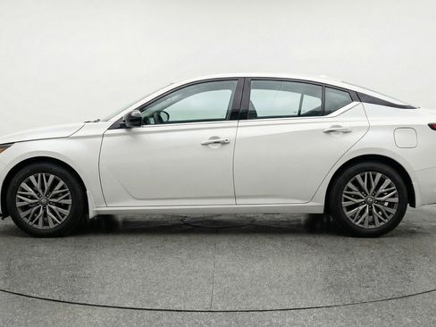 Used 2025 Nissan Altima 2.5 SV image 5
