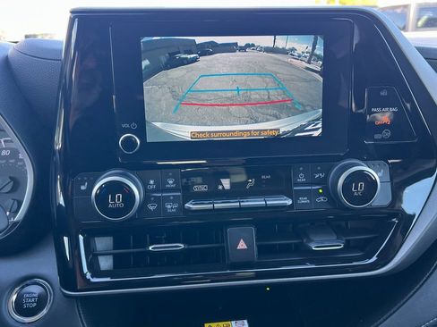 Used 2023 Toyota Highlander XLE image 29