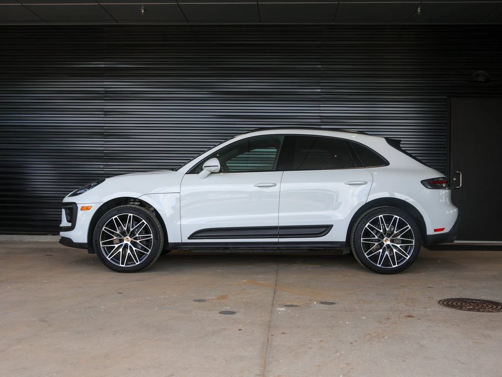 Certified 2026 Porsche Macan AWD/4WD image 2