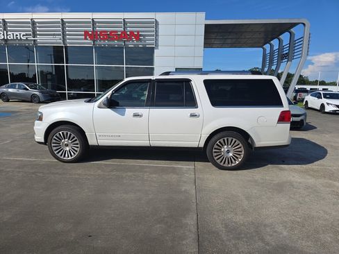 Used 2016 Lincoln Navigator L Reserve RWD image 3