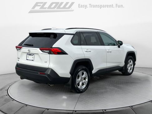 Used 2021 Toyota RAV4 LE image 8