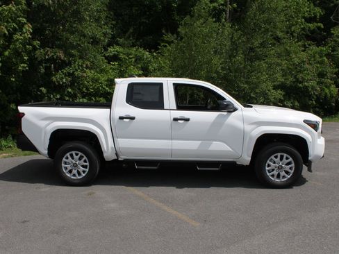 New 2026 Toyota Tacoma SR RWD image 4