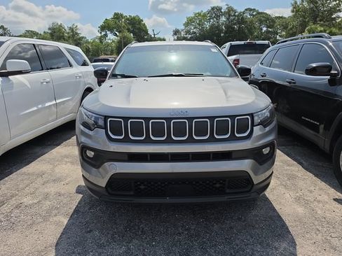 Used 2022 Jeep Compass Latitude FWD image 8