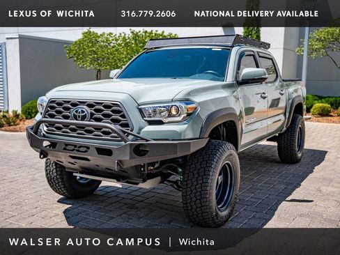 Used 2022 Toyota Tacoma TRD Off-Road AWD/4WD image 1