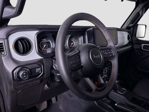 Used 2024 Jeep Gladiator Sport image 9