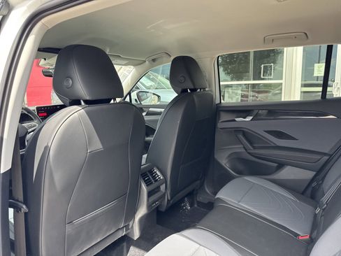 New 2026 Volkswagen Tiguan SE FWD image 19