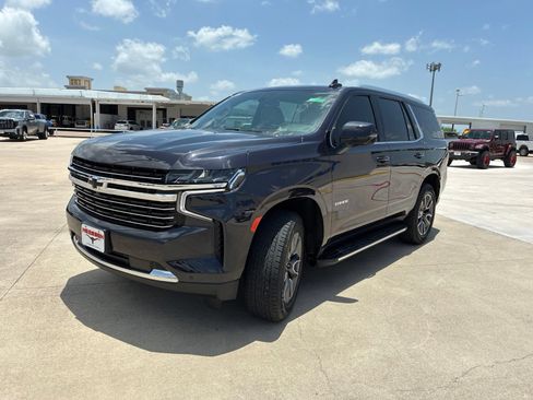 Used 2022 Chevrolet Tahoe LT w/ LT Signature Package RWD image 3