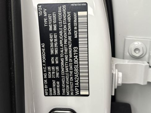 Certified 2025 Porsche Macan image 22