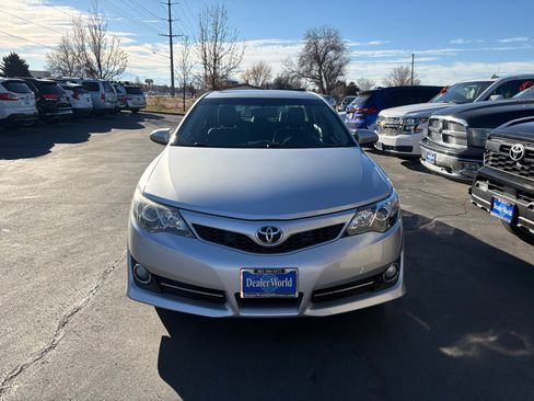 Used 2014 Toyota Camry SE image 3