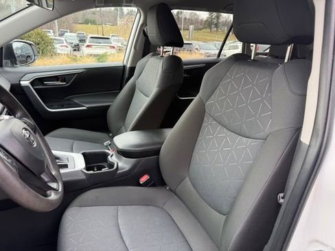 Used 2025 Toyota RAV4 XLE image 24