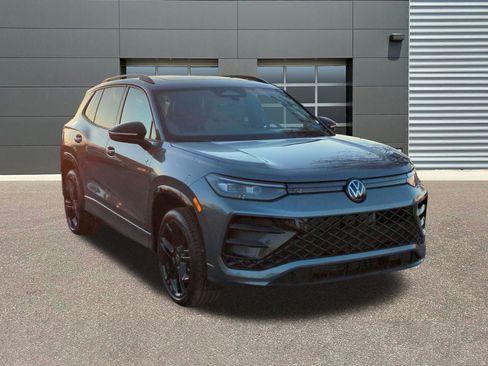 New 2026 Volkswagen Tiguan SE R-Line AWD/4WD image 1