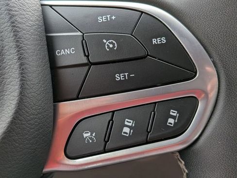 Certified 2023 Chrysler Pacifica Touring-L image 20