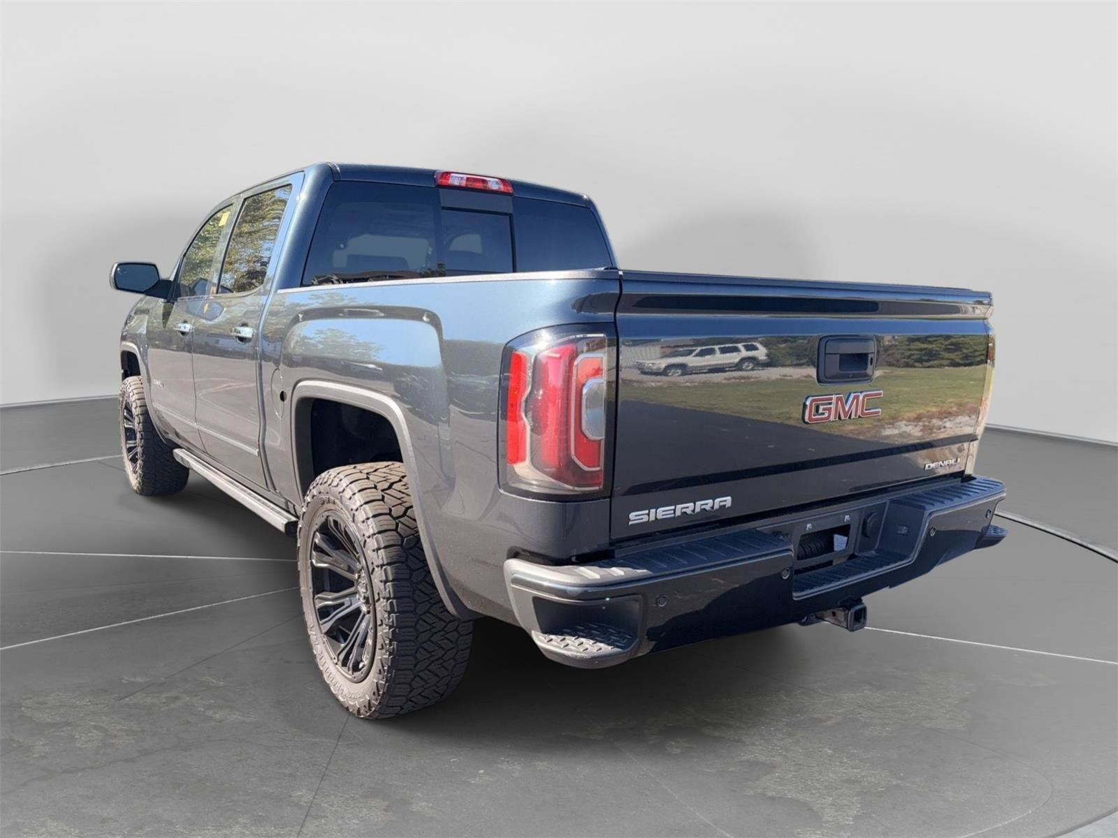 Used 2018 GMC Sierra 1500 Denali w/ Denali Ultimate Package AWD/4WD image 2