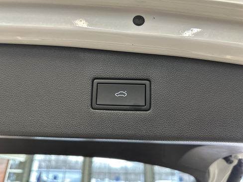 Used 2024 Volkswagen Tiguan SE R-Line image 30