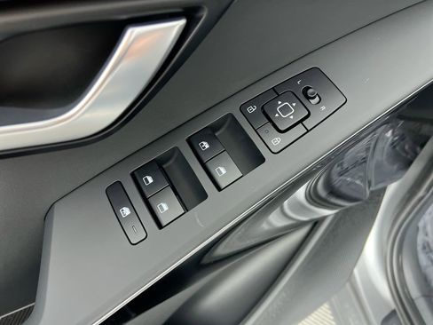 New 2025 Kia Niro SX image 16