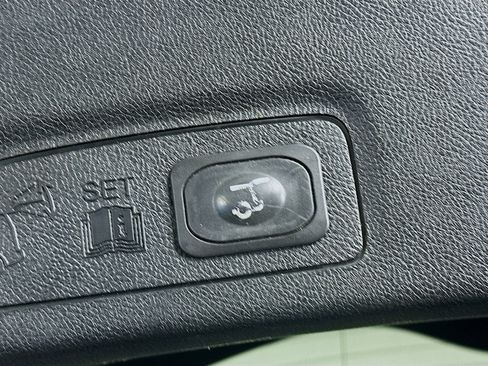 Used 2017 Lincoln MKC Select w/ Select Plus Package FWD image 28