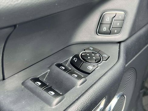 Used 2022 Ford Expedition XLT image 18