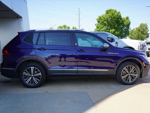 Used 2024 Volkswagen Tiguan SE AWD/4WD image 10