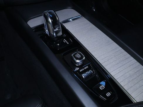 Used 2019 Volvo XC60 T8 Inscription w/ Advanced Package image 31