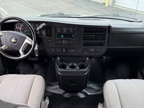 Used 2016 Chevrolet Express 3500 Extended RWD image 26