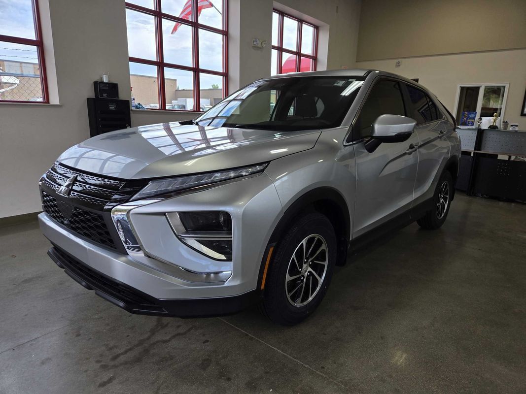 Used 2022 Mitsubishi Eclipse Cross ES FWD image 2