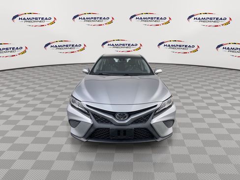 Used 2018 Toyota Camry SE w/ Convenience Package image 3