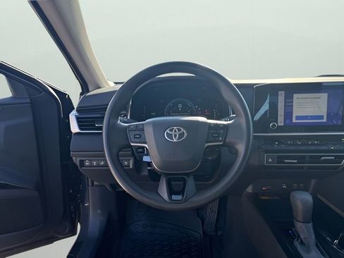 Used 2025 Toyota Camry LE image 18