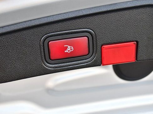 Used 2020 Mercedes-Benz C 300 4MATIC Cabriolet image 18