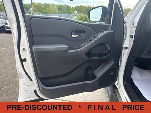 Used 2022 Nissan Frontier PRO-4X AWD/4WD image 25