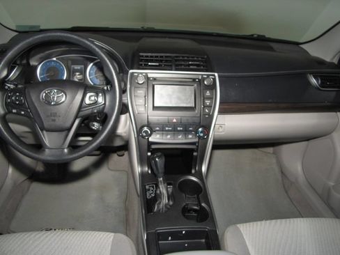 Used 2016 Toyota Camry LE FWD image 13