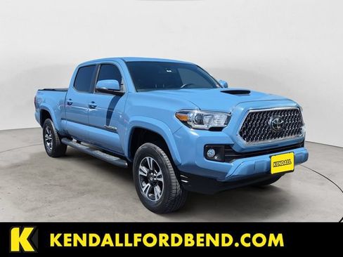 Used 2019 Toyota Tacoma TRD Sport w/ Technology Package RWD image 3