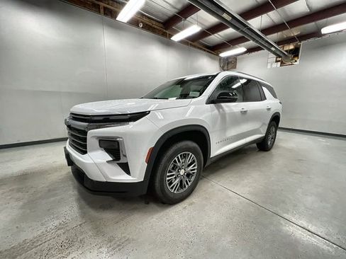 Certified 2026 Chevrolet Traverse LT AWD/4WD image 1