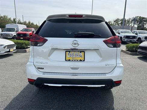 Used 2019 Nissan Rogue SV w/ Premium Package image 6