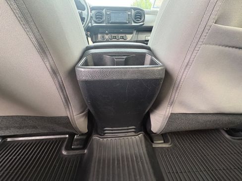 Used 2019 Toyota Tacoma SR AWD/4WD image 32