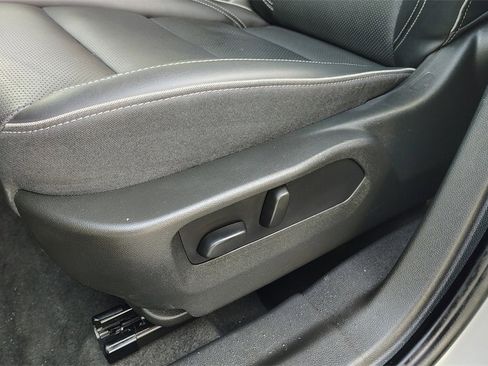 Used 2023 Buick Envision Essence image 11