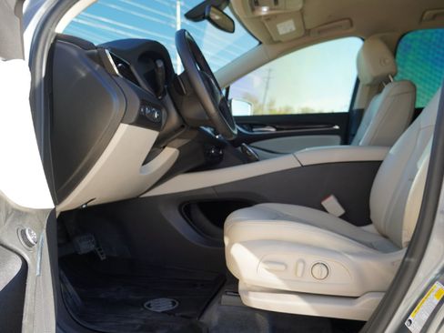 Used 2020 Buick Enclave Essence image 21