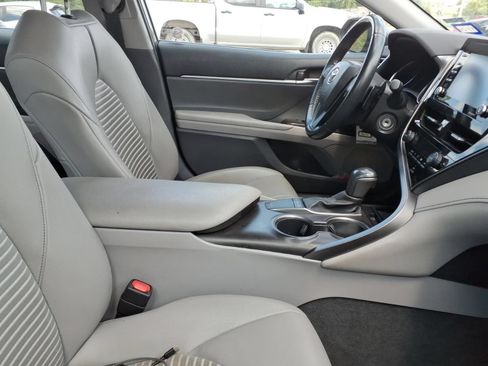 Used 2022 Toyota Camry SE FWD image 9