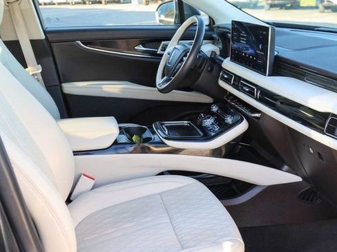 Used 2022 Lincoln Nautilus Black Label w/ Class II Trailer Tow Package image 17