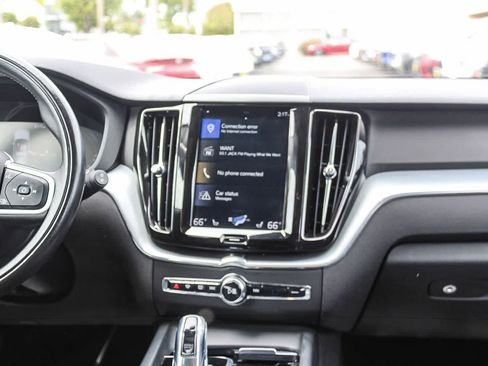 Used 2018 Volvo XC60 T8 Momentum AWD/4WD image 18