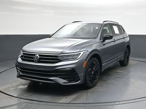 Used 2022 Volkswagen Tiguan SE R-Line image 1