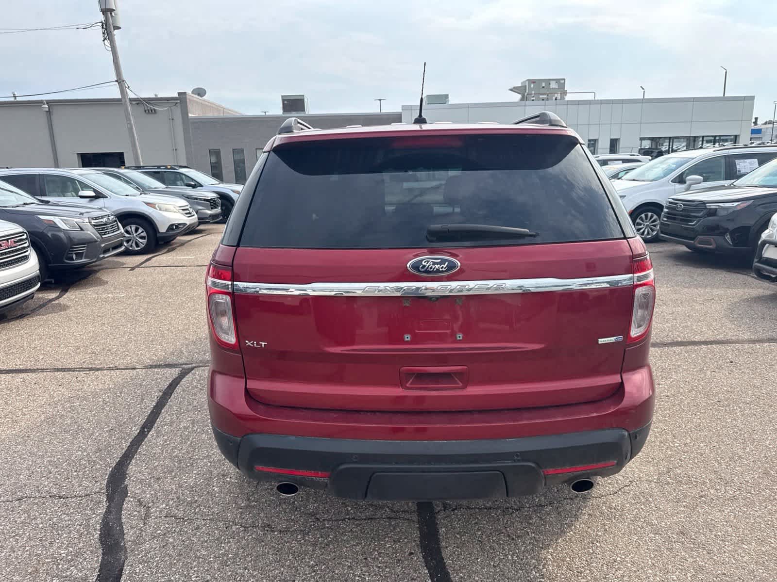 Used 2014 Ford Explorer XLT w/ Equipment Group 202A AWD/4WD image 13